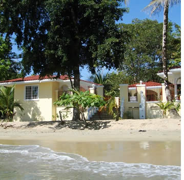One of the very few vacation rentals in Bocas del Toro right on the beach